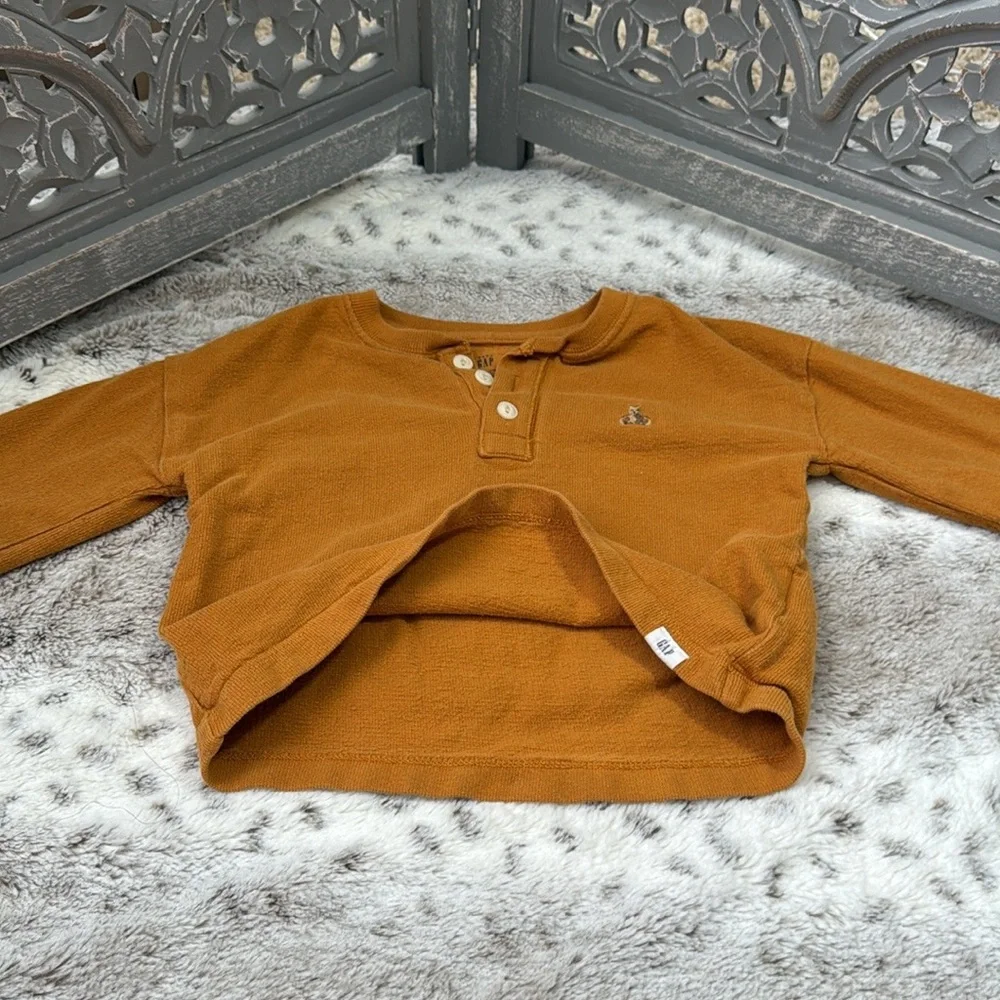 Baby GAP mustard Henley sweater boys 18-24 months Classiccore minimalist neutral